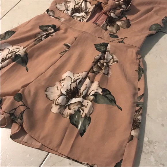 Sm-Med Summer Floral Romper - Picture 3 of 7